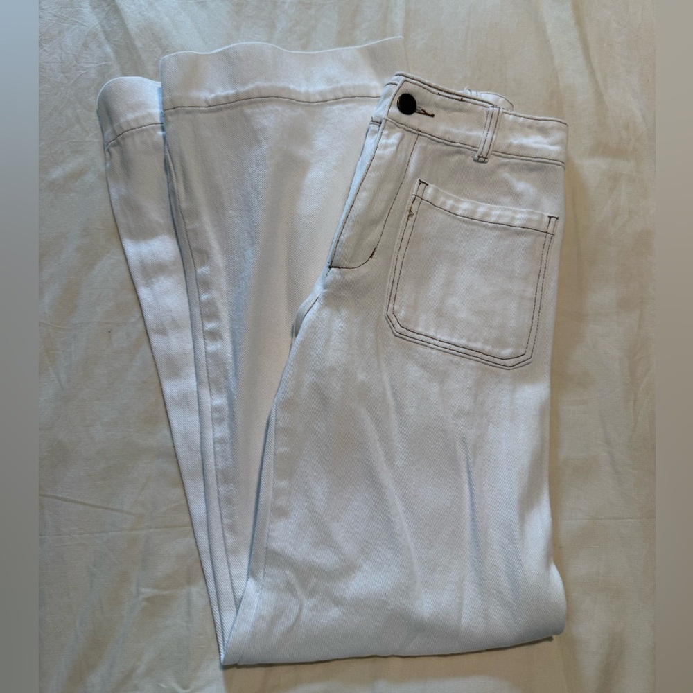DISSH White Straight Leg Jeans with Contrast Stitching
